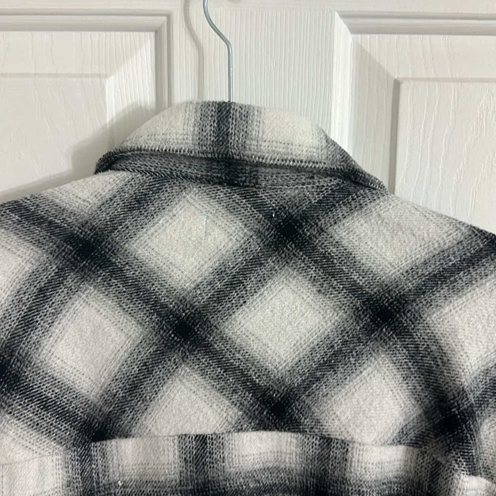 Babe Shacket size large - Picture 7 of 8